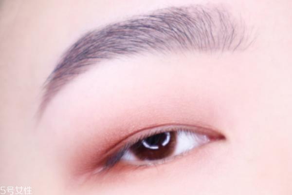 单眼皮眼妆的画法步骤图片 最流行的单眼皮眼妆画法