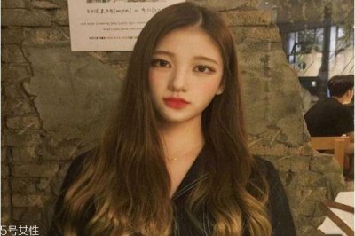 ​微卷长发发型 女生微卷长发图片