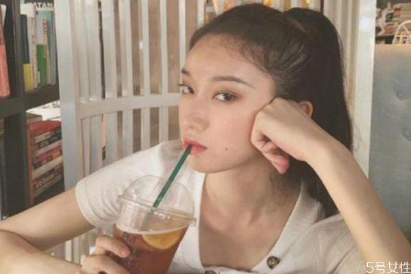 如何去除脸上的黄褐斑 怎样去除脸上色斑 如何去除脸上的黄褐斑 怎样去除脸上色斑