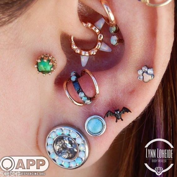 耳环怎么搭配好看 现代版一耳三钳戴法示范给你看 耳环怎么搭配好看 现代版一耳三钳戴法示范给你看