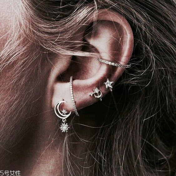 耳环怎么搭配好看 现代版一耳三钳戴法示范给你看 耳环怎么搭配好看 现代版一耳三钳戴法示范给你看