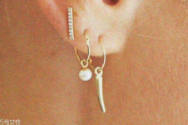 耳环怎么搭配好看 现代版一耳三钳戴法示范给你看 耳环怎么搭配好看 现代版一耳三钳戴法示范给你看
