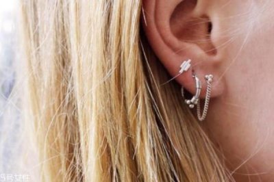 ​耳环怎么搭配好看 现代版一耳三钳戴法示范给你看