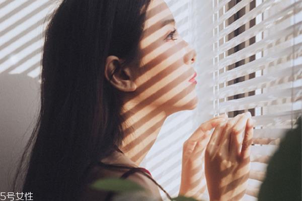 粉饼可以用彩妆蛋吗 用刷子好还是美妆蛋好 粉饼可以用彩妆蛋吗 用刷子好还是美妆蛋好