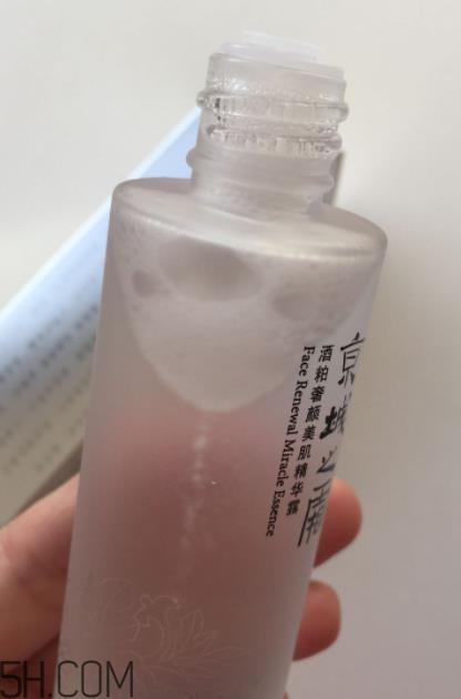 京城之霜神仙水含酒精吗?适合脆弱敏感肌吗? 京城之霜神仙水含酒精吗?适合脆弱敏感肌吗?