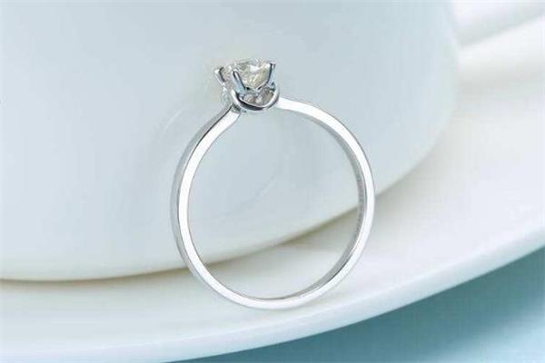 谢瑞麟和周六福哪个好 谢瑞麟和周六福哪个贵 谢瑞麟和周六福哪个好 谢瑞麟和周六福哪个贵