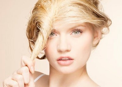 ​头发分叉断裂怎么办 如何保养秀发