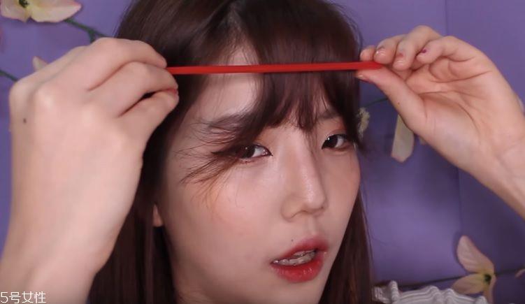 空气刘海应该怎么吹 1分钟吹出正宗韩妞空气刘海