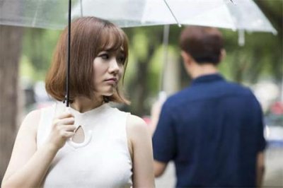 我出轨女朋友坚决要分手,怎么挽回?