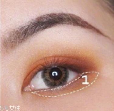 黄色眼影怎么画 暖黄色眼妆画法