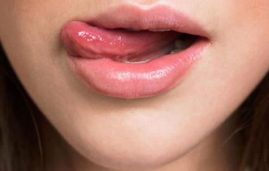 冬天嘴唇护理技巧 冬天嘴唇怎么护理