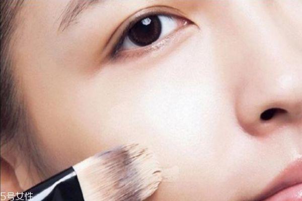 粉底液如何涂抹 教你怎样涂粉底液