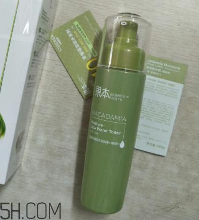 诗婷露雅生肌液滋润型适合轻熟肌吗？油不油？