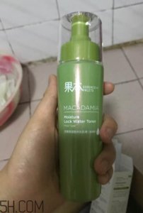 诗婷露雅生肌液滋润型适合轻熟肌吗?油不油?