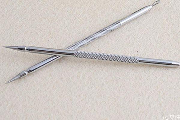 怎样去粉刺最快最有效 脸上的粉刺一定要挑出来吗 怎样去粉刺最快最有效 脸上的粉刺一定要挑出来吗