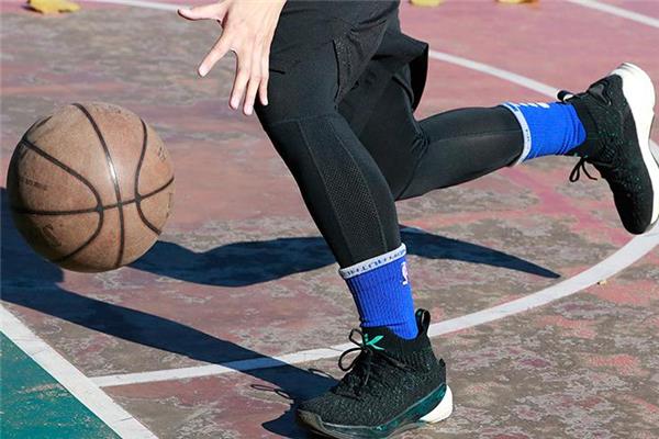 安踏kt4测评 耳目一新的实战体验 安踏kt4测评 耳目一新的实战体验