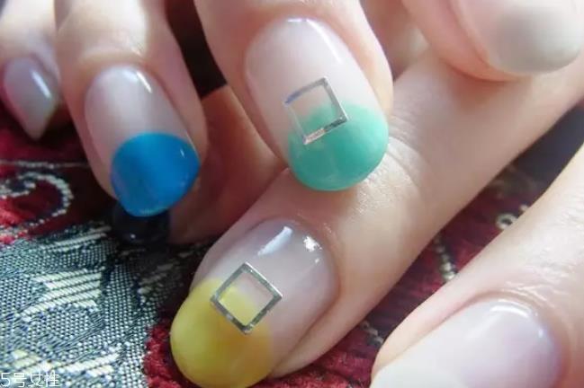 显手白的裸色美甲图片 这几款大方时髦有气质 显手白的裸色美甲图片 这几款大方时髦有气质