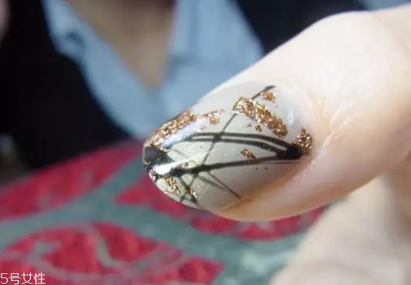 显手白的裸色美甲图片 这几款大方时髦有气质 显手白的裸色美甲图片 这几款大方时髦有气质