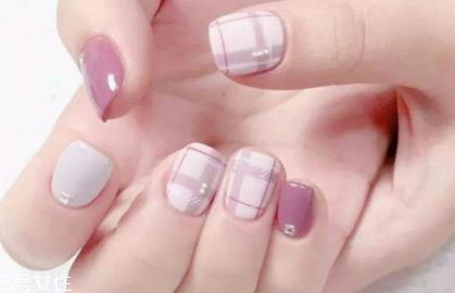 显手白的裸色美甲图片 这几款大方时髦有气质 显手白的裸色美甲图片 这几款大方时髦有气质