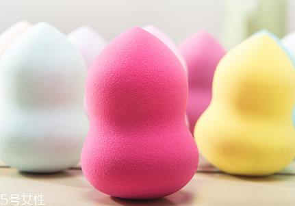 海绵粉扑如何清洗 怎么清理海绵粉扑 海绵粉扑如何清洗 怎么清理海绵粉扑