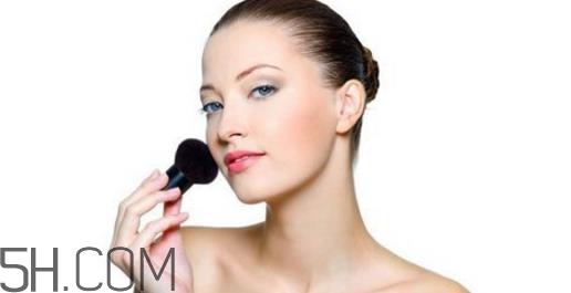 用粉底液之前用什么打底?粉底棒和粉底液的区别 用粉底液之前用什么打底?粉底棒和粉底液的区别