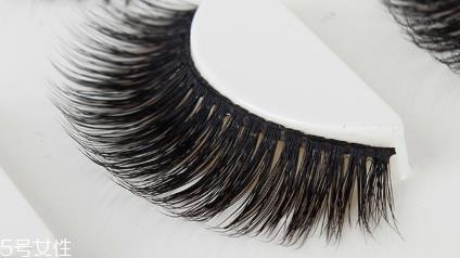 假睫毛怎么佩戴 3种方法以假乱真