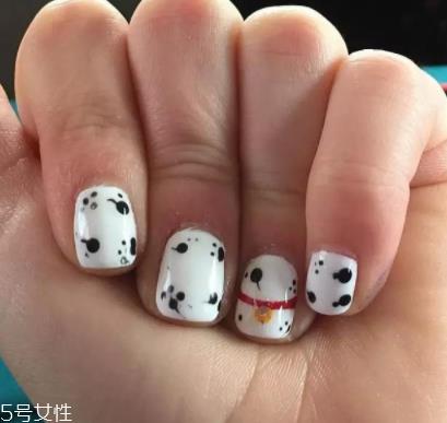 用眼影做指甲油的步骤 过期眼影玩出新色彩 用眼影做指甲油的步骤 过期眼影玩出新色彩