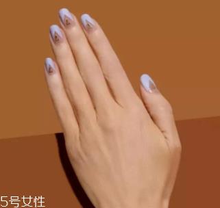 用眼影做指甲油的步骤 过期眼影玩出新色彩 用眼影做指甲油的步骤 过期眼影玩出新色彩