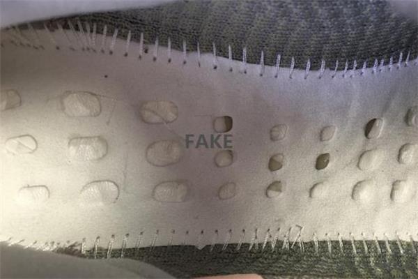yeezy 350欧洲限定真假对比 椰子350欧洲限定真假鉴定 yeezy 350欧洲限定真假对比 椰子350欧洲限定真假鉴定