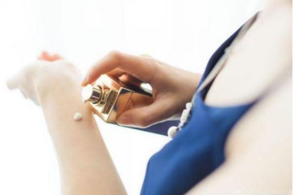 精华乳液是乳液吗 精华乳不可以代替乳液 精华乳液是乳液吗 精华乳不可以代替乳液