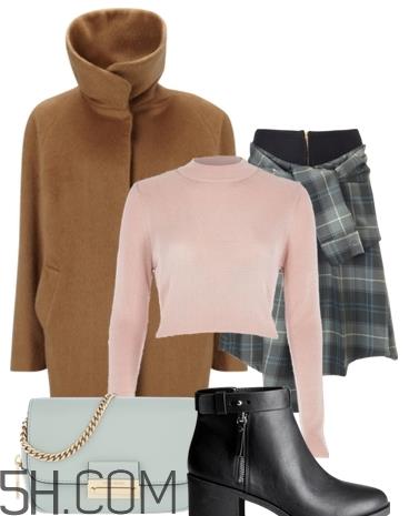 焦糖色风衣配什么内搭?焦糖色风衣里面穿什么 焦糖色风衣配什么内搭?焦糖色风衣里面穿什么