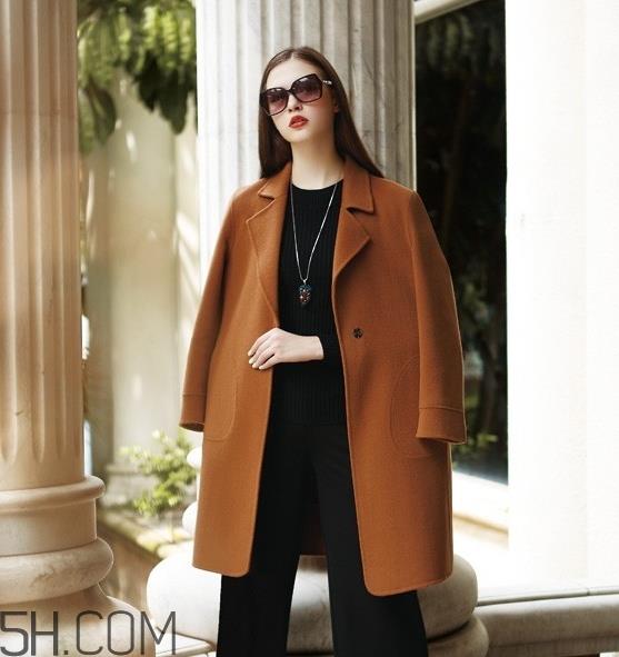 焦糖色风衣配什么内搭?焦糖色风衣里面穿什么 焦糖色风衣配什么内搭?焦糖色风衣里面穿什么