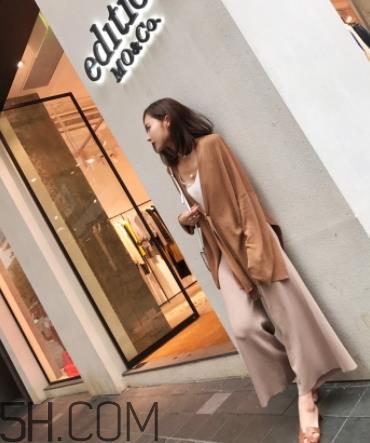 焦糖色风衣配什么内搭?焦糖色风衣里面穿什么 焦糖色风衣配什么内搭?焦糖色风衣里面穿什么