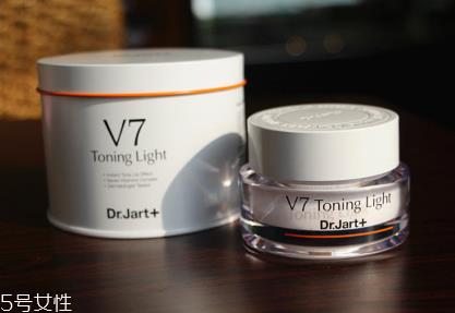 素颜霜搓泥是什么原因 这样使用素颜霜不容易搓泥 素颜霜搓泥是什么原因 这样使用素颜霜不容易搓泥