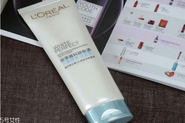 洗面奶一次挤多少 洗面奶用量多少合适 洗面奶一次挤多少 洗面奶用量多少合适