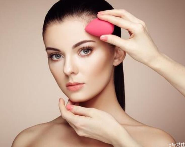 怎么挑选美妆蛋 美妆蛋气孔越大越好吗 怎么挑选美妆蛋 美妆蛋气孔越大越好吗