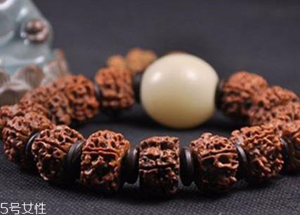 金刚菩提子上什么油好?上油必须要注意这些 金刚菩提子上什么油好?上油必须要注意这些