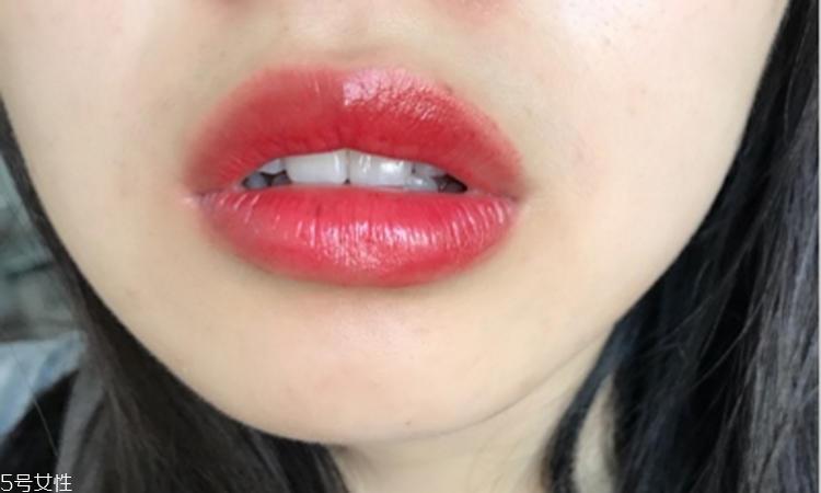 玛丽黛佳222是什么色 玛丽黛佳222和迪奥999对比 玛丽黛佳222是什么色 玛丽黛佳222和迪奥999对比