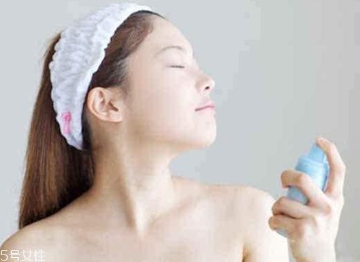 补水喷雾怎么定妆不花妆?补水喷雾的隐藏功能介绍 补水喷雾怎么定妆不花妆?补水喷雾的隐藏功能介绍