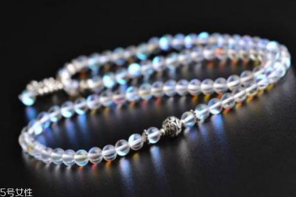 月光石适合什么星座 六月生辰守护石 月光石适合什么星座 六月生辰守护石