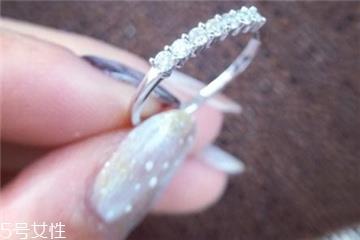 铂金戒指怎么清洗 这几招都可以 铂金戒指怎么清洗 这几招都可以