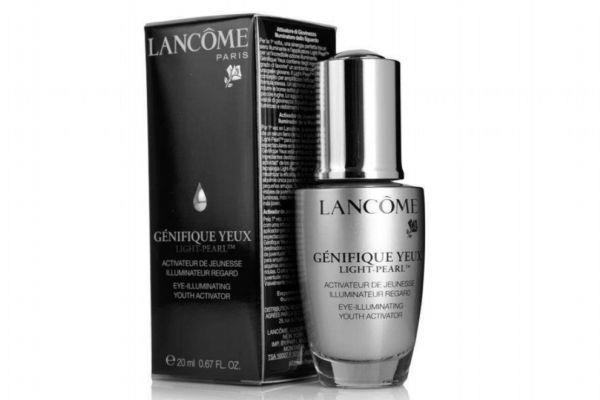 眼部精华和眼霜效果一样吗 眼部精华和眼霜用法相同吗 眼部精华和眼霜效果一样吗 眼部精华和眼霜用法相同吗