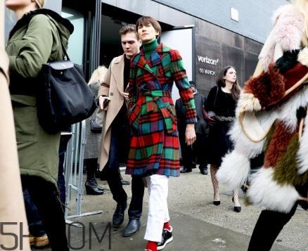 格子大衣里面怎么搭配?格子大衣搭配图 格子大衣里面怎么搭配?格子大衣搭配图