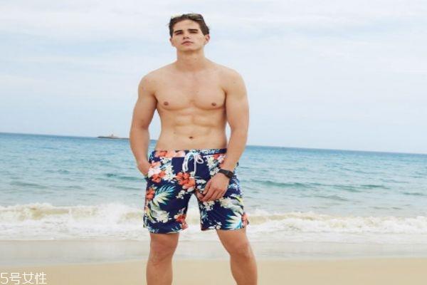 如何挑选沙滩裤呢 沙滩裤可以做游泳裤吗 如何挑选沙滩裤呢 沙滩裤可以做游泳裤吗