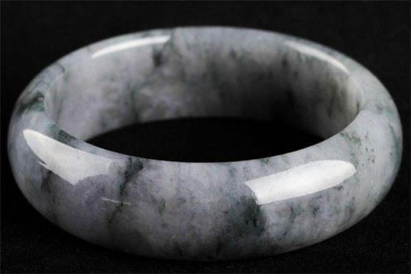 乌鸡种翡翠是什么 乌鸡种翡翠有什么寓意 乌鸡种翡翠是什么 乌鸡种翡翠有什么寓意