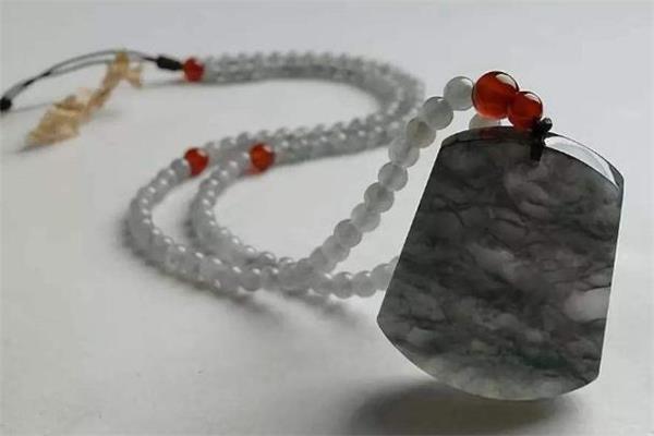 乌鸡种翡翠是什么 乌鸡种翡翠有什么寓意 乌鸡种翡翠是什么 乌鸡种翡翠有什么寓意