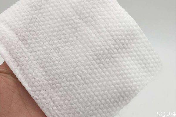 洗脸巾为什么变黑了 洗脸巾洗一次脸就换一次吗 洗脸巾为什么变黑了 洗脸巾洗一次脸就换一次吗