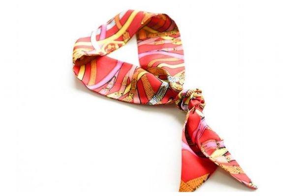 丝巾的材质一般是什么呢 应该如何挑选丝巾呢 丝巾的材质一般是什么呢 应该如何挑选丝巾呢