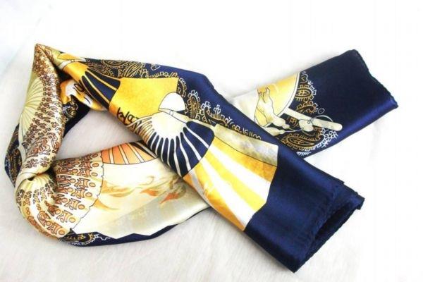 丝巾的材质一般是什么呢 应该如何挑选丝巾呢 丝巾的材质一般是什么呢 应该如何挑选丝巾呢