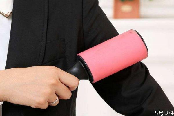 衣服为什么粘毛呢 衣服粘毛应该怎么办呢 衣服为什么粘毛呢 衣服粘毛应该怎么办呢